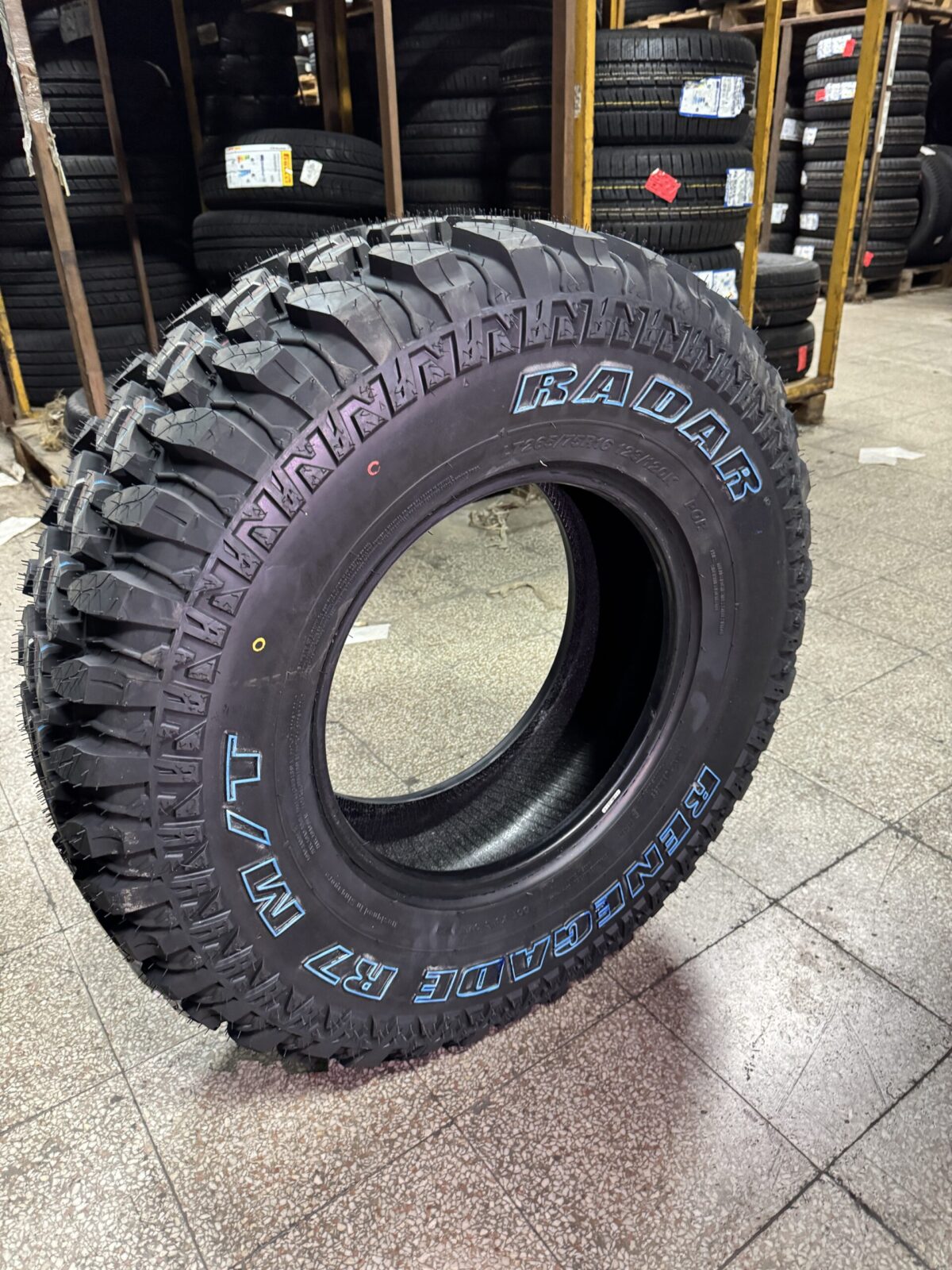 Pneumatico Nuovo Radar 265/75R16 123/120K Renegade MT7 - immagine 2